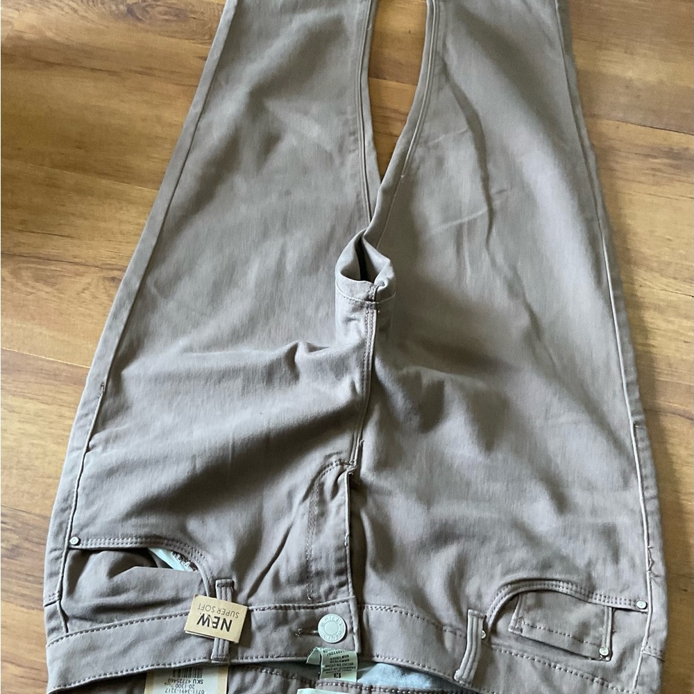 MIAMI  MID RISE JEGGINGS  TAN  SIZE 13 BRAND NEW NWT